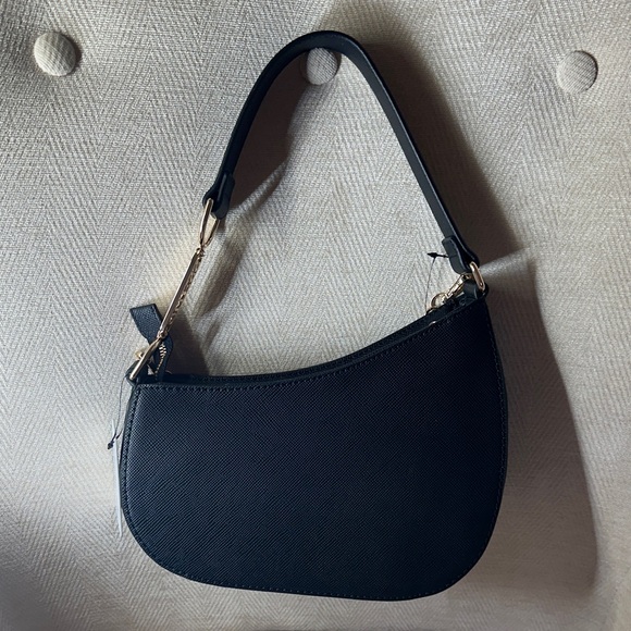 GUESS Black Shoulder Bag with Gold Chain - Picture 4 of 13